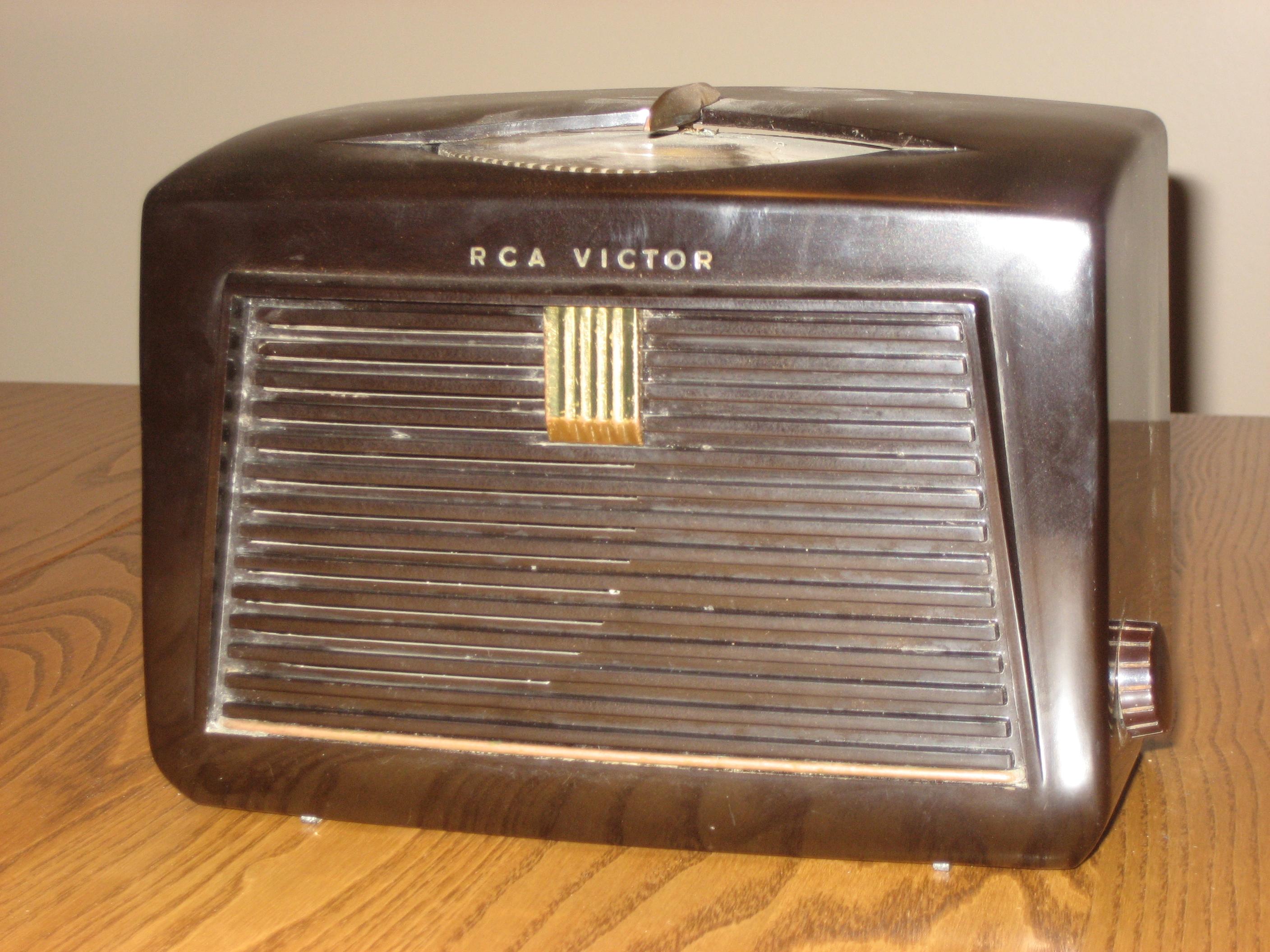 8X521 RCA TABLE RADIO